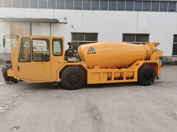 礦用混凝土攪拌運輸車(chē)