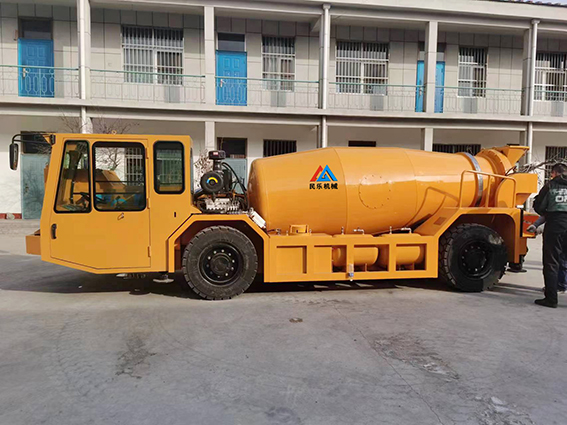 礦用混凝土攪拌運輸車(chē)